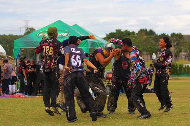 如今足坛的老队友相聚：